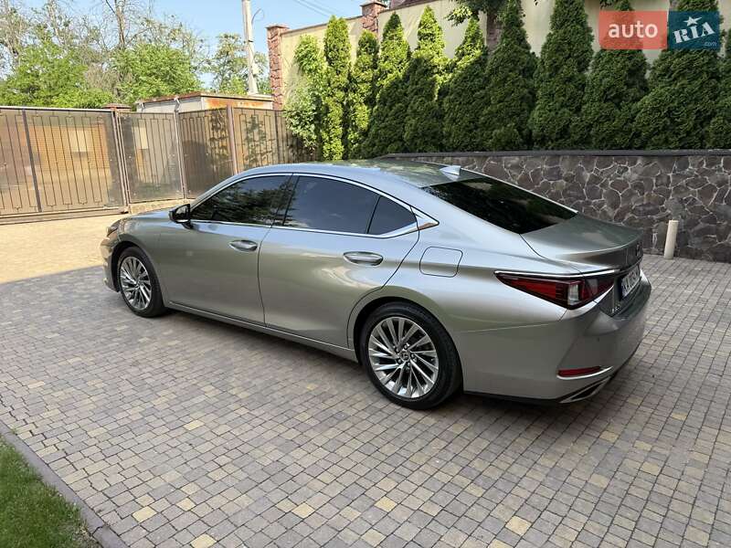 Седан Lexus ES 2021 в Киеве