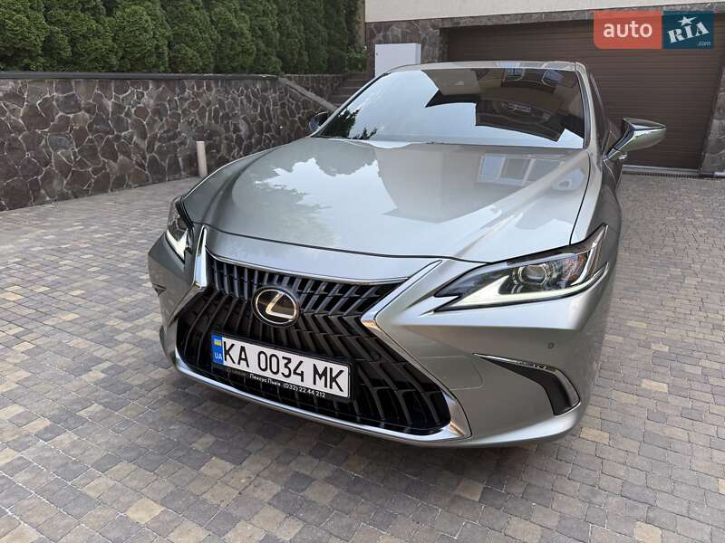 Седан Lexus ES 2021 в Киеве