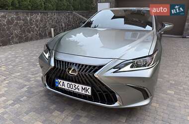 Седан Lexus ES 2021 в 