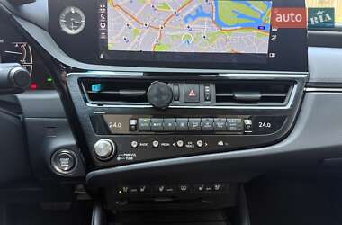 Седан Lexus ES 2021 в 