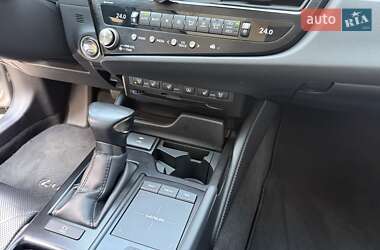 Седан Lexus ES 2021 в 