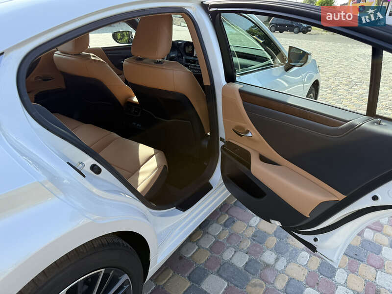 Седан Lexus ES 2024 в Кривом Озере