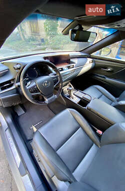 Седан Lexus ES 2019 в 