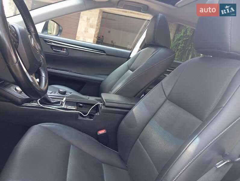 Седан Lexus ES 2017 в Киеве