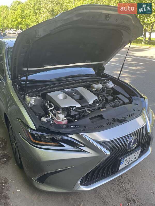 Седан Lexus ES 2019 в Києві