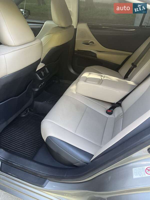 Седан Lexus ES 2019 в Києві
