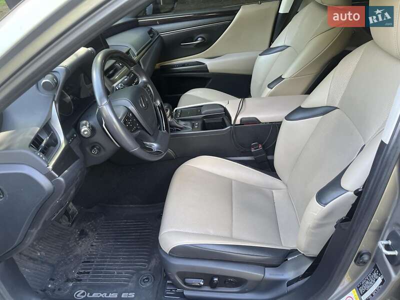 Седан Lexus ES 2019 в Києві