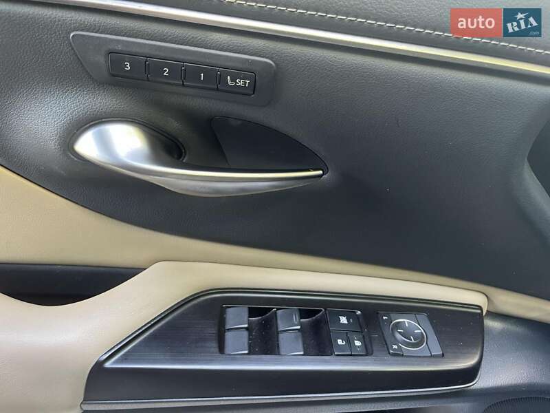 Седан Lexus ES 2019 в Києві