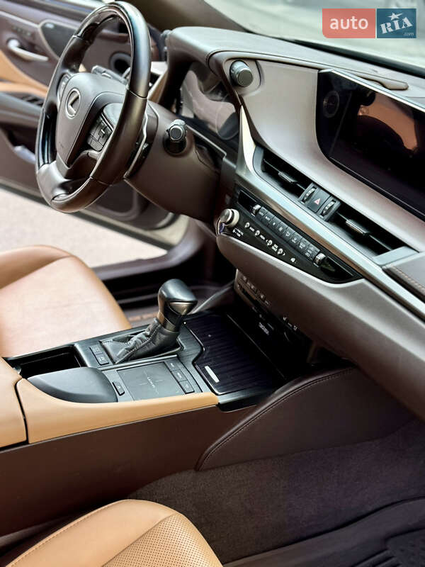 Седан Lexus ES 2021 в Киеве
