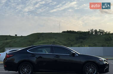 Седан Lexus ES 2018 в 