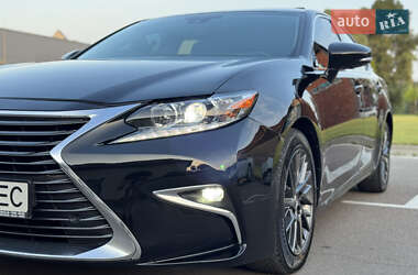 Седан Lexus ES 2018 в 