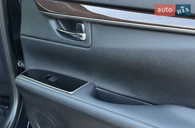 Седан Lexus ES 2018 в 