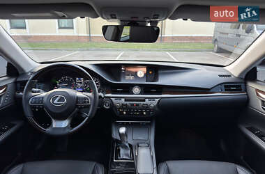 Седан Lexus ES 2018 в 