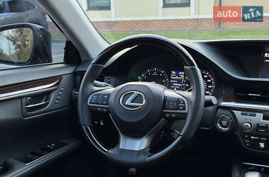 Седан Lexus ES 2018 в 