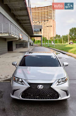 Седан Lexus ES 2014 в Киеве
