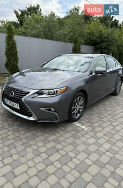 Седан Lexus ES 2015 в Ивано-Франковске