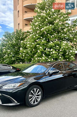 Седан Lexus ES 2019 в Киеве