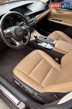 Седан Lexus ES 2016 в Кременчуге