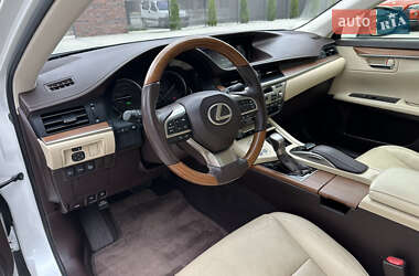 Седан Lexus ES 2018 в 