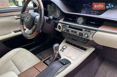 Седан Lexus ES 2018 в 