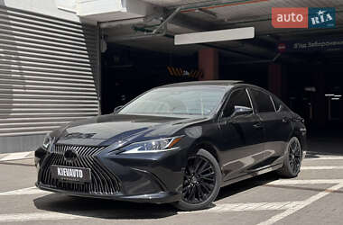 Седан Lexus ES 2019 в Киеве