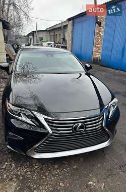 Седан Lexus ES 2016 в Киеве