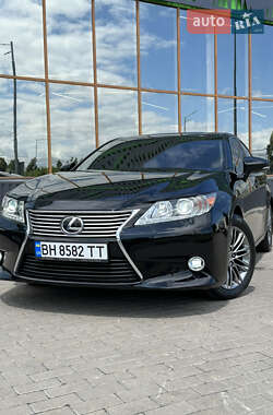 Седан Lexus ES 2012 в Киеве