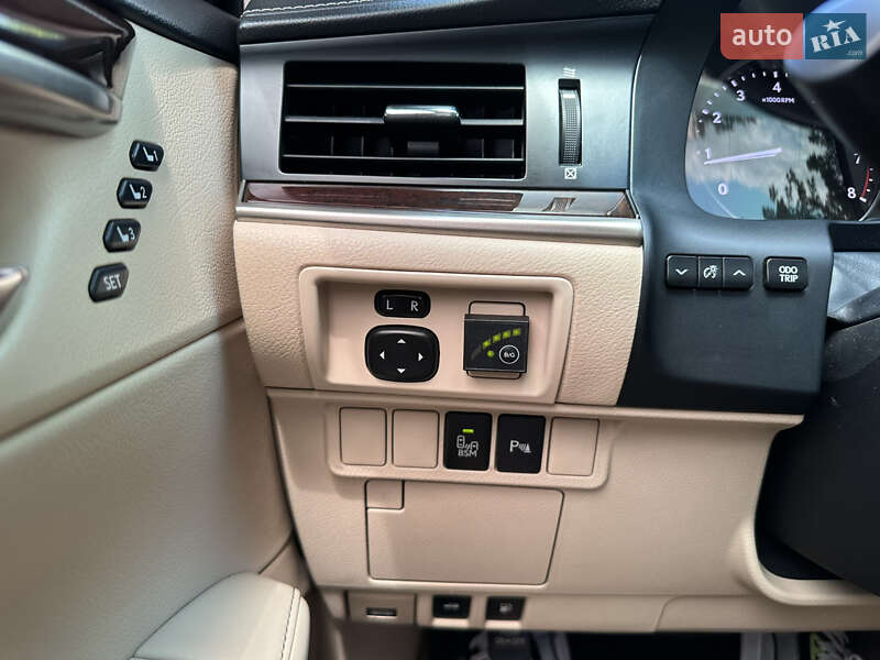 Седан Lexus ES 2012 в Одесі