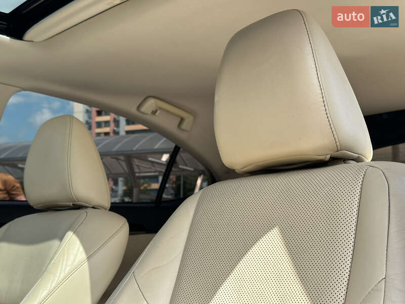 Седан Lexus ES 2012 в Одесі