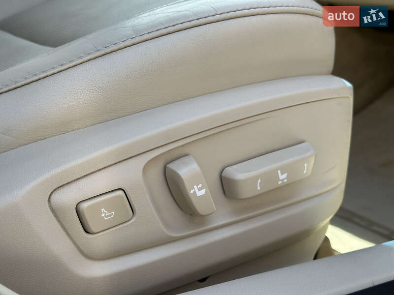 Седан Lexus ES 2012 в Одесі