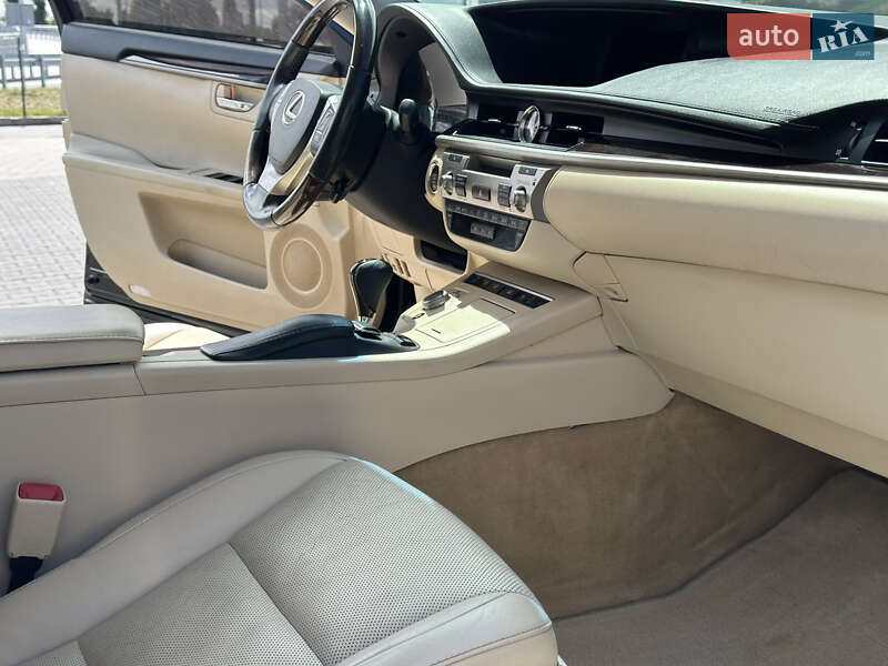 Седан Lexus ES 2012 в Одесі