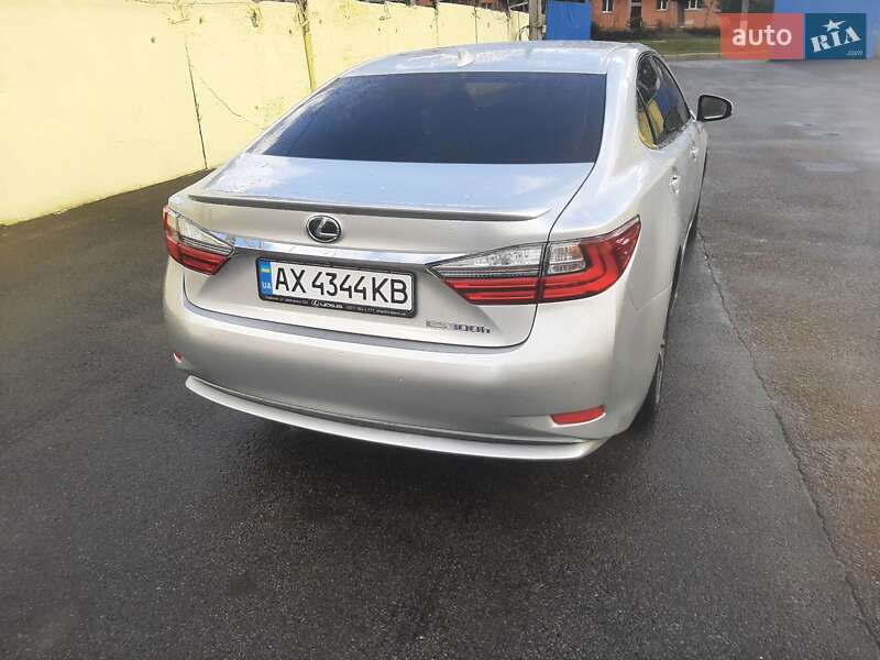 Седан Lexus ES 2017 в 