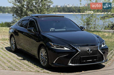 Седан Lexus ES 2018 в Киеве