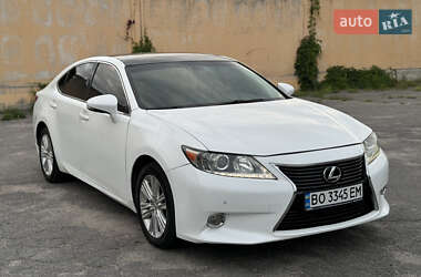 Седан Lexus ES 2013 в Лубнах