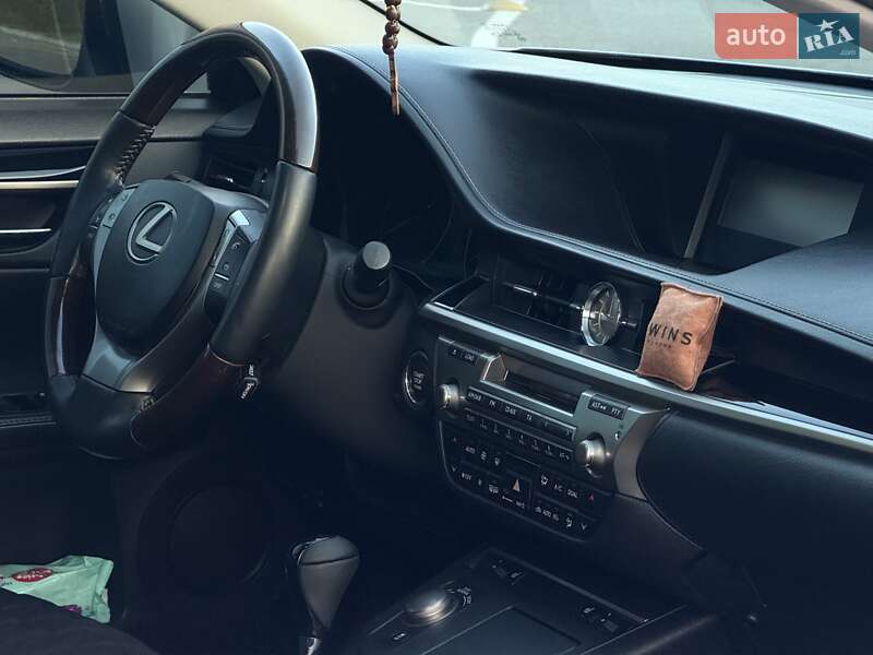 Седан Lexus ES 2012 в Виннице