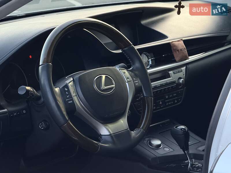 Седан Lexus ES 2012 в Виннице