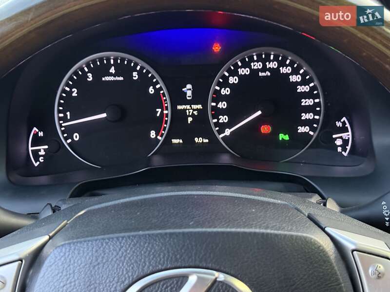 Седан Lexus ES 2012 в Виннице