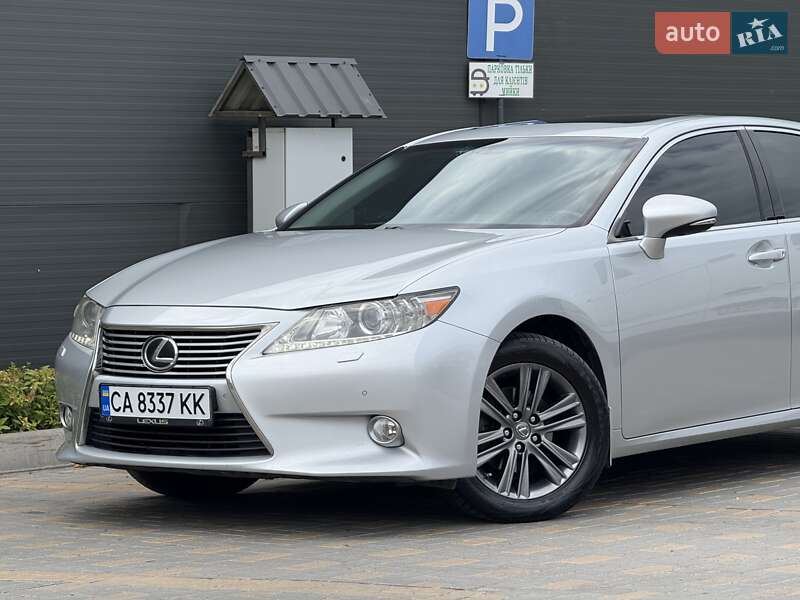 Седан Lexus ES 2012 в Виннице