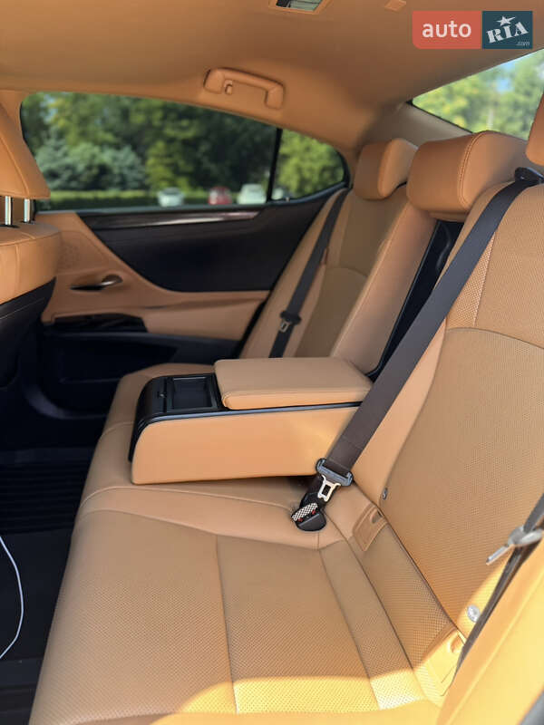Седан Lexus ES 2022 в Киеве