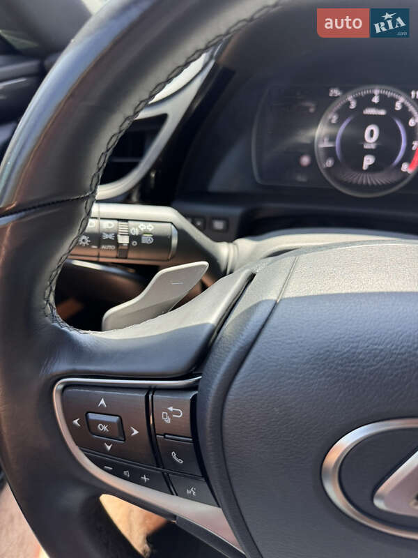 Седан Lexus ES 2022 в Киеве