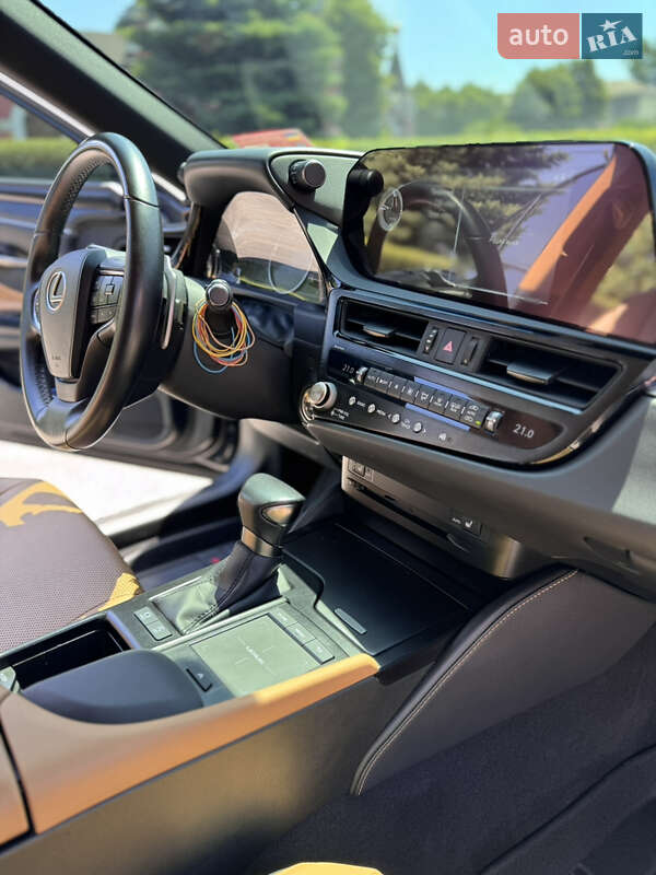 Седан Lexus ES 2022 в Киеве