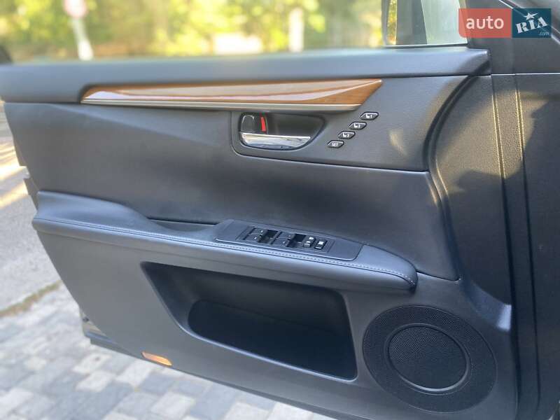 Седан Lexus ES 2015 в Одессе