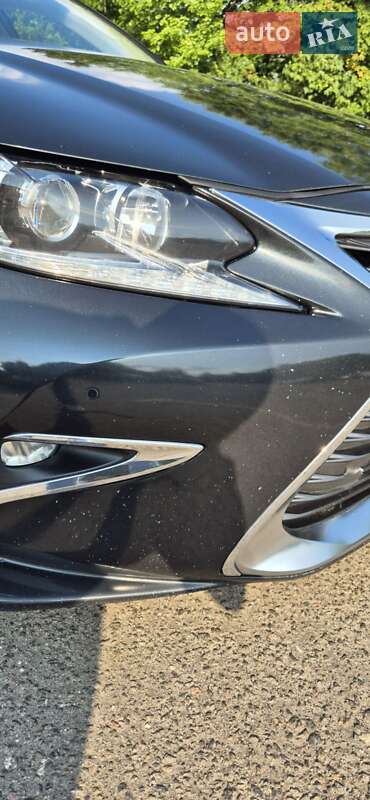 Седан Lexus ES 2016 в Киеве