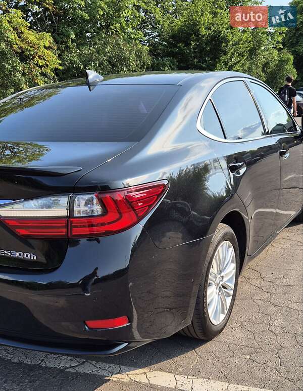Седан Lexus ES 2016 в Киеве