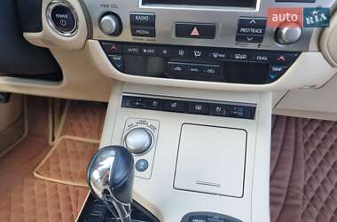 Седан Lexus ES 2013 в 