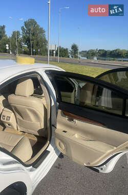 Седан Lexus ES 2013 в 