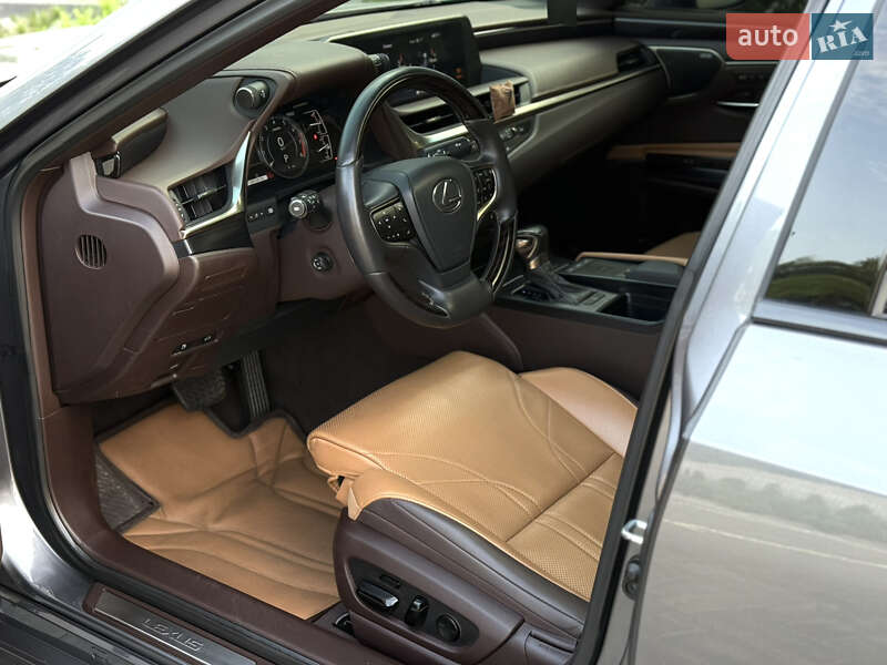 Седан Lexus ES 2020 в Луцке