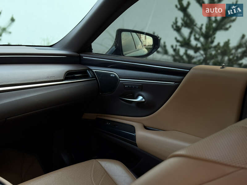 Седан Lexus ES 2020 в Луцке