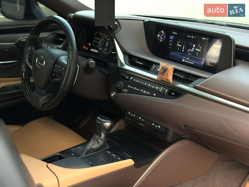 Седан Lexus ES 2020 в Луцке
