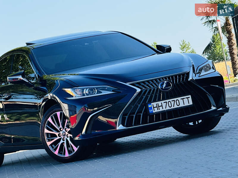 Lexus ES 2019